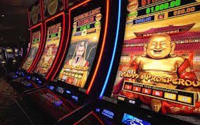 99game Online Slots ဂိမ်းများကို မိုဘိုင်းဖုန်းမှ ကစားနေသည့် Myanmar ကစားသမား